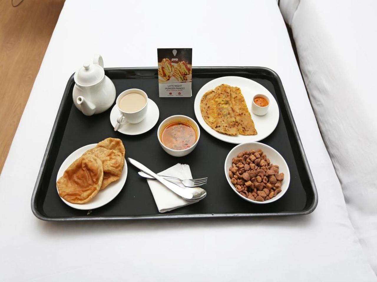 אלמורה Oyo 19638 Hotel Jay Continental מראה חיצוני תמונה