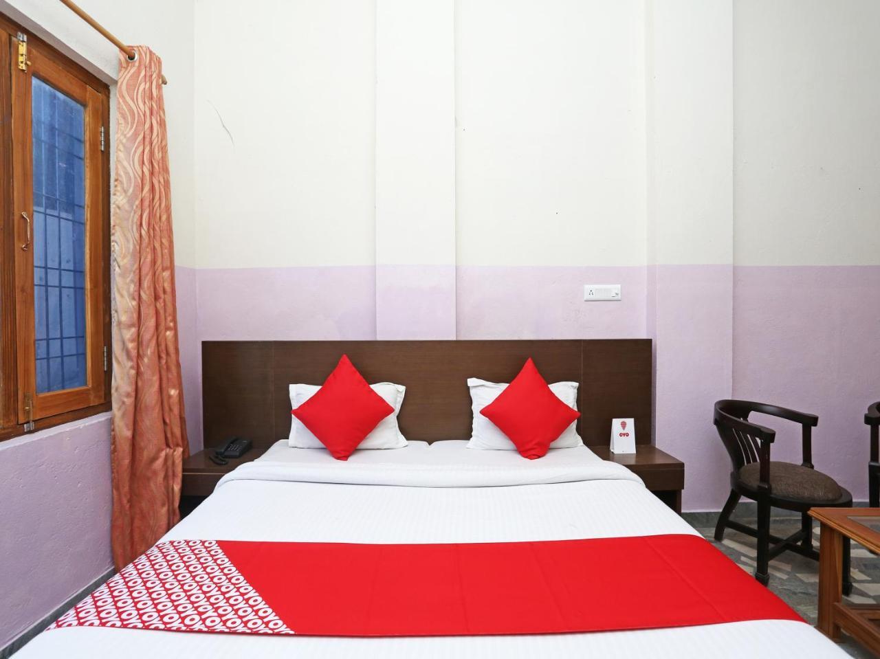 אלמורה Oyo 19638 Hotel Jay Continental מראה חיצוני תמונה