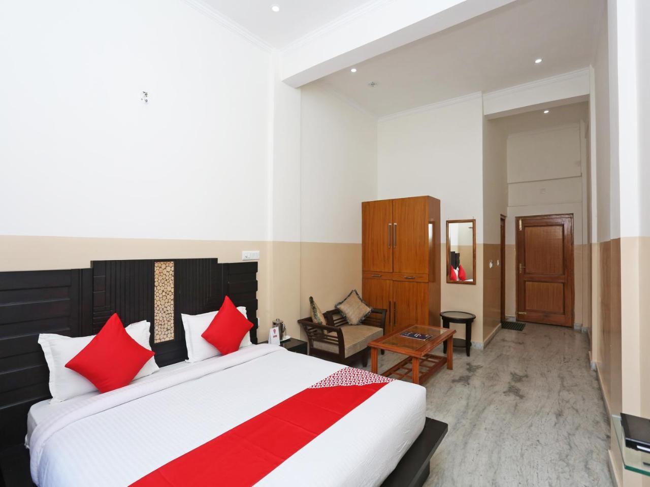 אלמורה Oyo 19638 Hotel Jay Continental מראה חיצוני תמונה