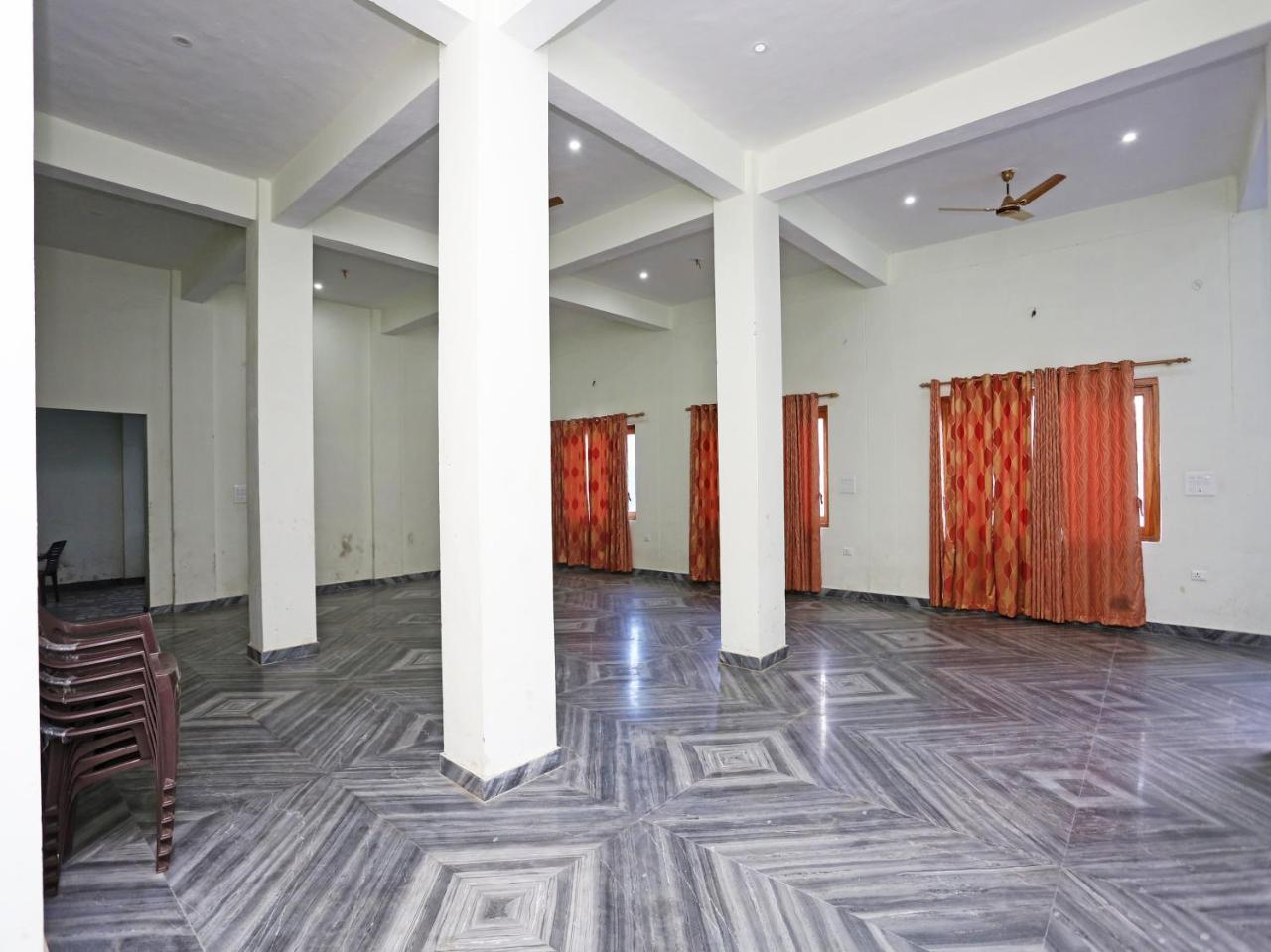 אלמורה Oyo 19638 Hotel Jay Continental מראה חיצוני תמונה
