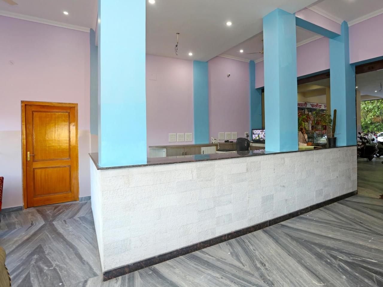 אלמורה Oyo 19638 Hotel Jay Continental מראה חיצוני תמונה