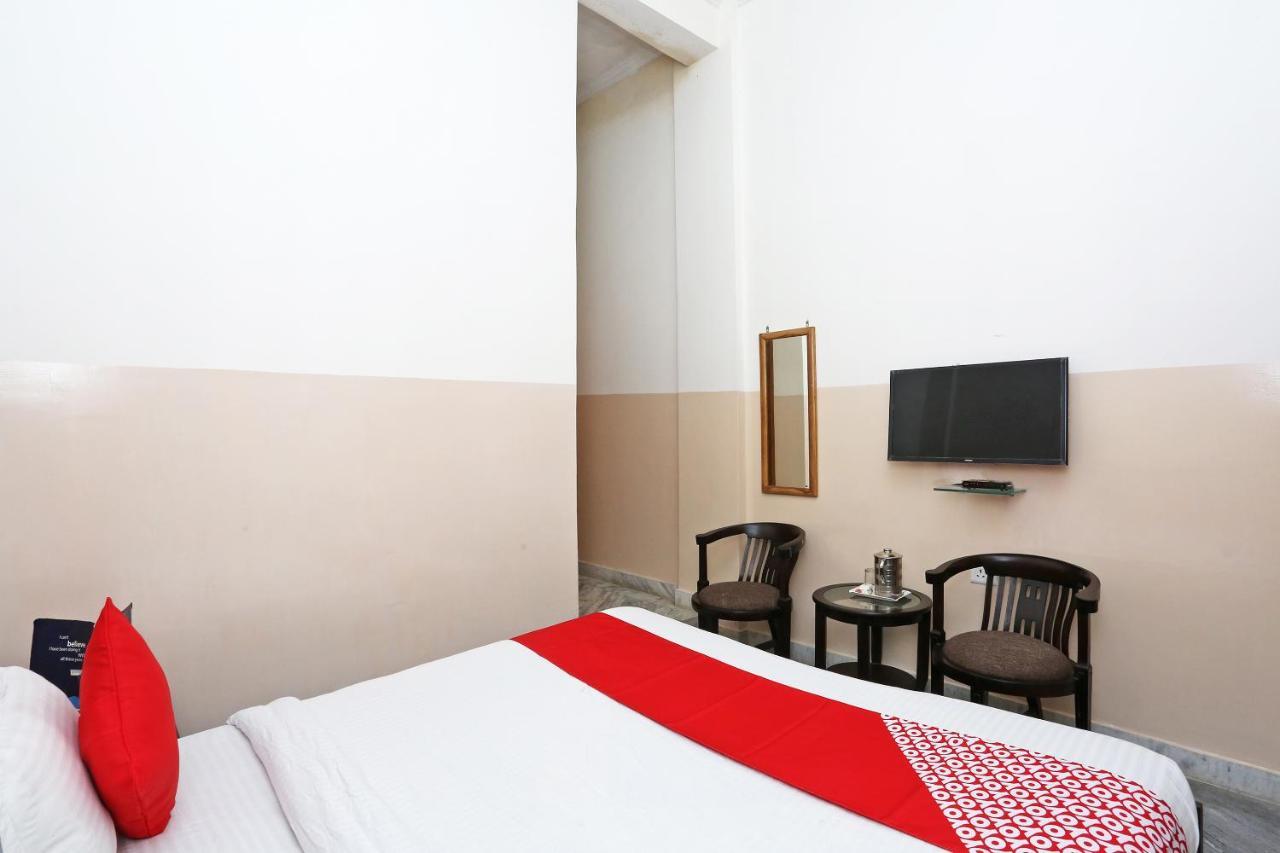 אלמורה Oyo 19638 Hotel Jay Continental מראה חיצוני תמונה