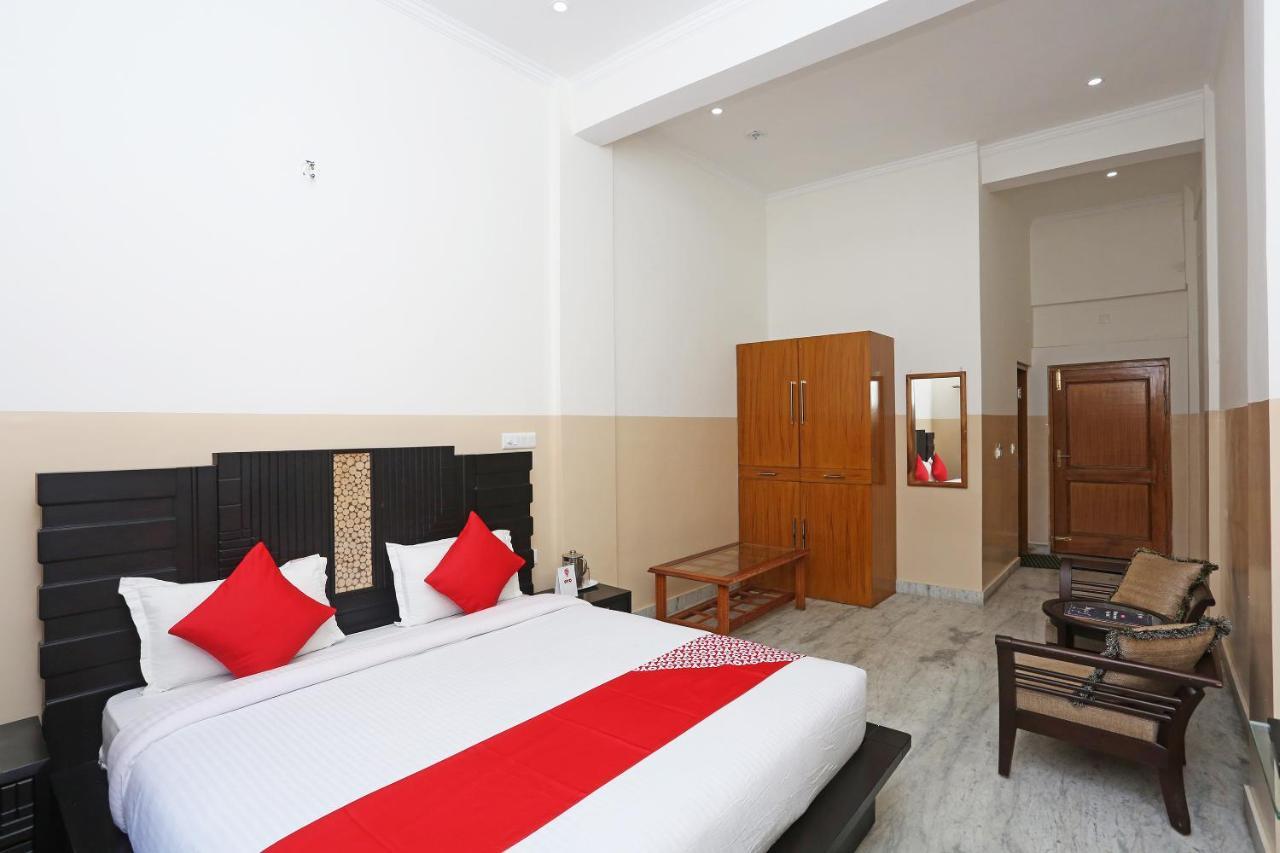 אלמורה Oyo 19638 Hotel Jay Continental מראה חיצוני תמונה