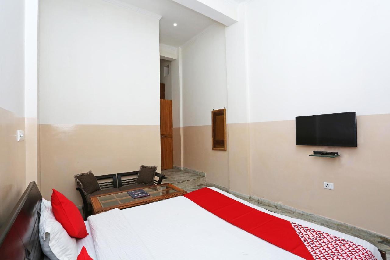 אלמורה Oyo 19638 Hotel Jay Continental מראה חיצוני תמונה