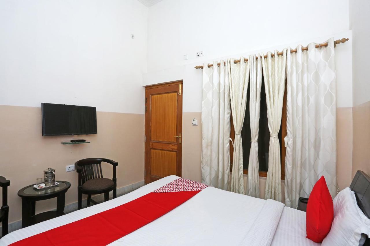 אלמורה Oyo 19638 Hotel Jay Continental מראה חיצוני תמונה