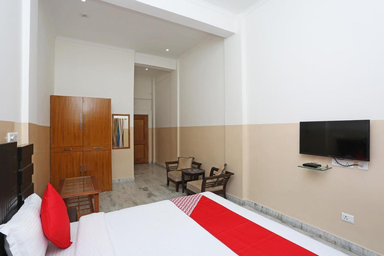 אלמורה Oyo 19638 Hotel Jay Continental מראה חיצוני תמונה