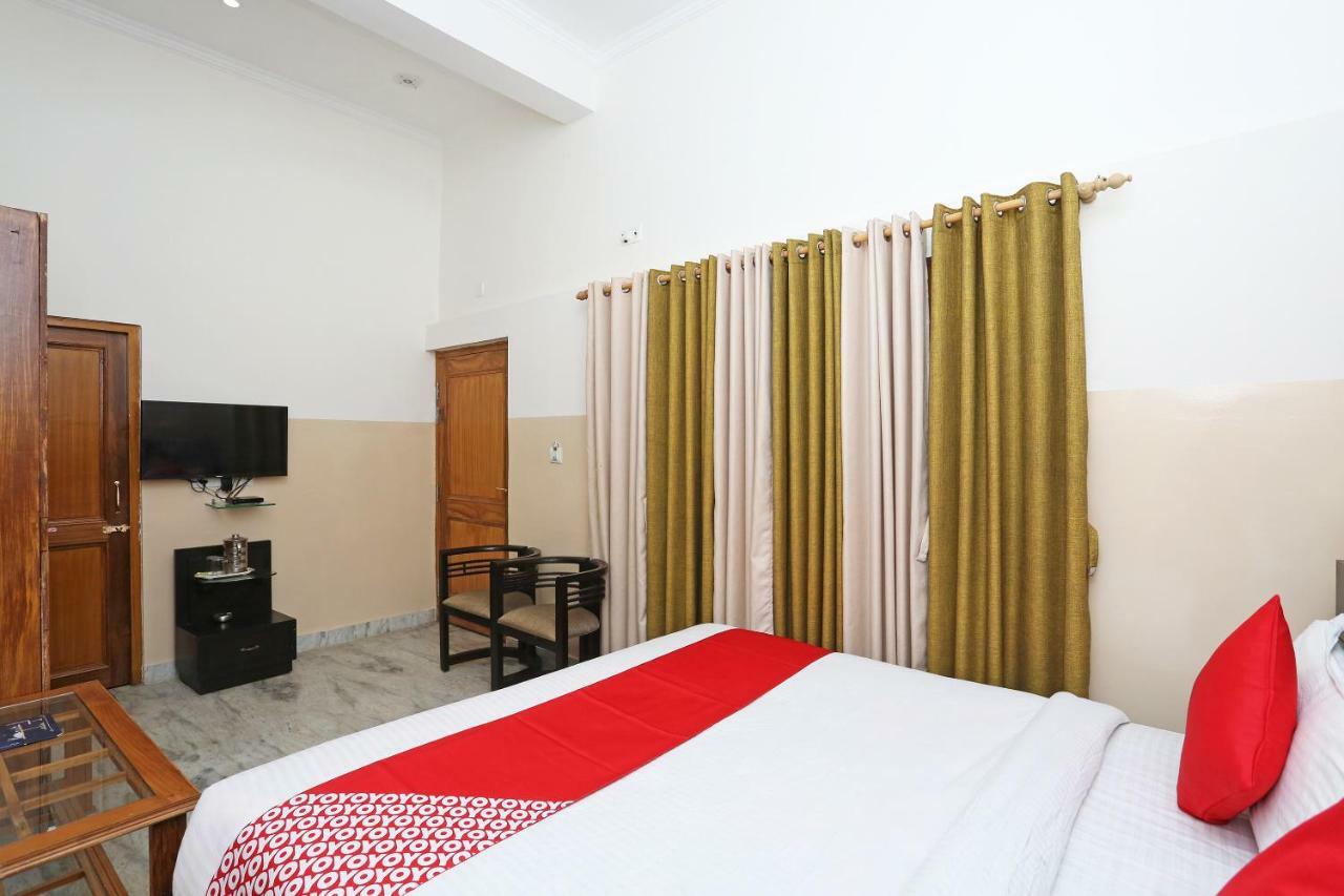 אלמורה Oyo 19638 Hotel Jay Continental מראה חיצוני תמונה