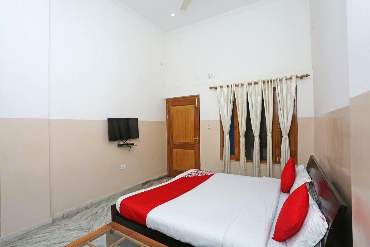 אלמורה Oyo 19638 Hotel Jay Continental מראה חיצוני תמונה
