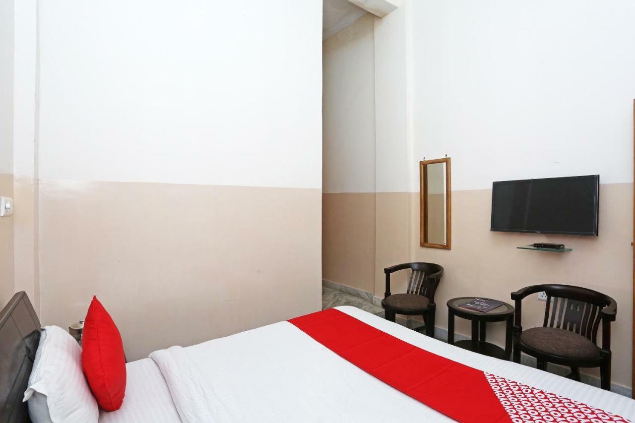 אלמורה Oyo 19638 Hotel Jay Continental מראה חיצוני תמונה