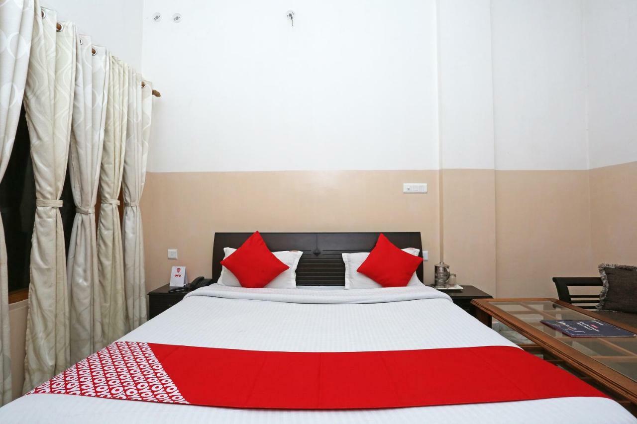 אלמורה Oyo 19638 Hotel Jay Continental מראה חיצוני תמונה