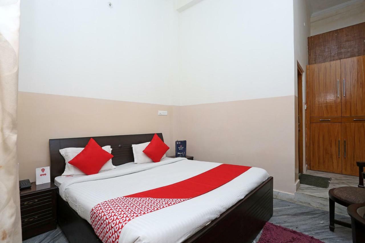 אלמורה Oyo 19638 Hotel Jay Continental מראה חיצוני תמונה