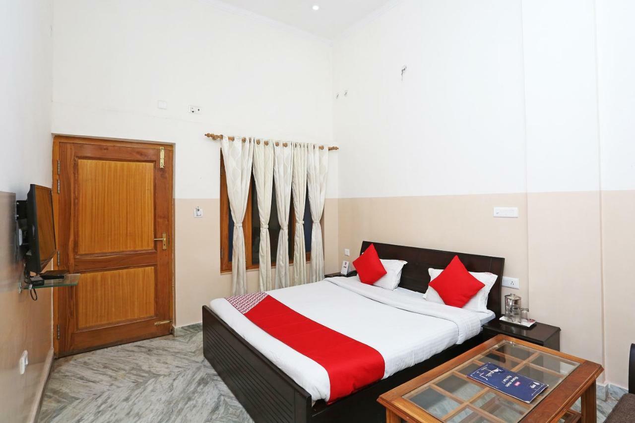 אלמורה Oyo 19638 Hotel Jay Continental מראה חיצוני תמונה
