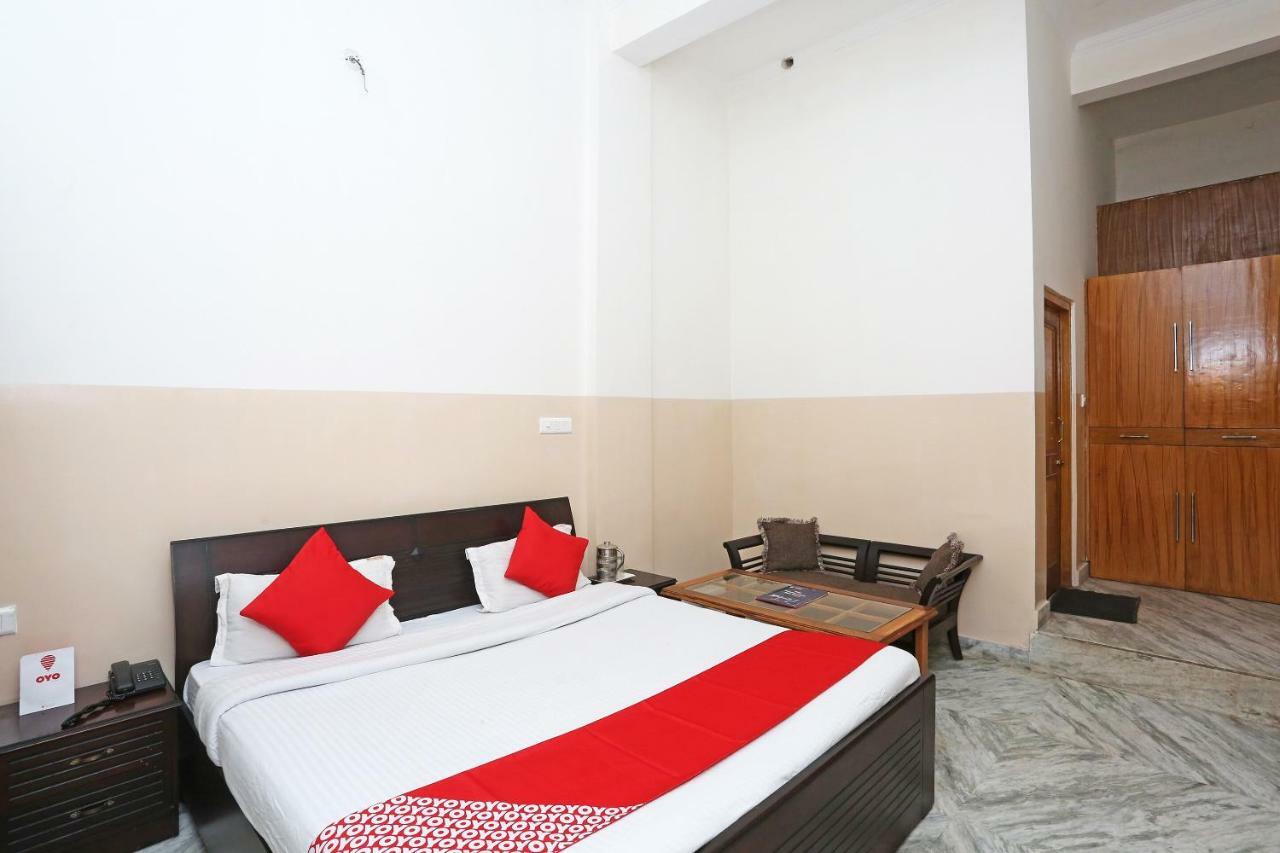אלמורה Oyo 19638 Hotel Jay Continental מראה חיצוני תמונה