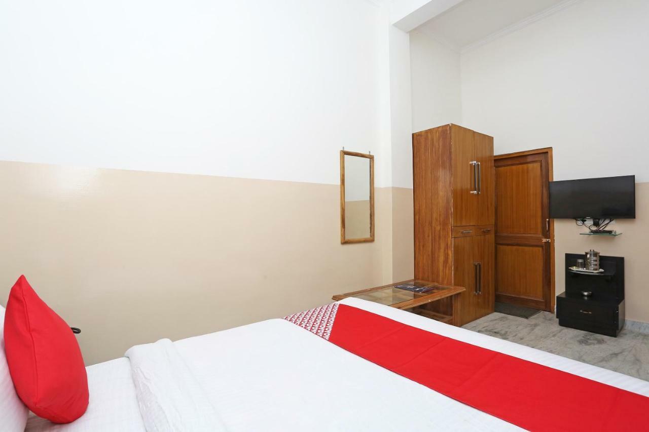 אלמורה Oyo 19638 Hotel Jay Continental מראה חיצוני תמונה